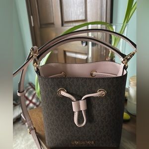 Michael Kors Suri Small Bucket Bag (like new)